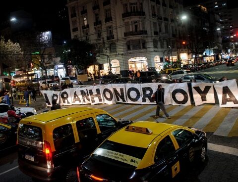 Residents of Caballito put together a "caravan" in the neighborhood in protest to the linear park