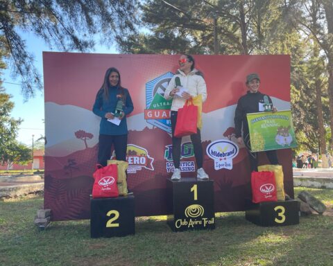 Running to the podium through the Ybytyruzú Mountain Range