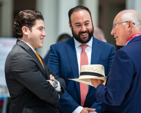 Samuel García met with Ken Salazar to follow up on the agreements reached