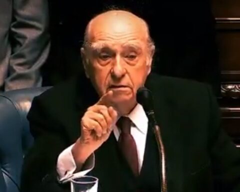 Sanguinetti said that the FA handed the country over to drug traffickers