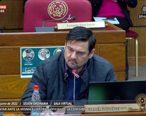 Senators will travel to the US to file complaints against Cartes