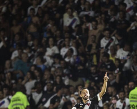 Serie B: Vasco defeats Operário and glues to leader Cruzeiro