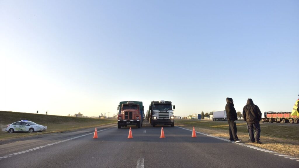 Shortage of diesel: carriers warn that they will continue to be unemployed and will cut more routes