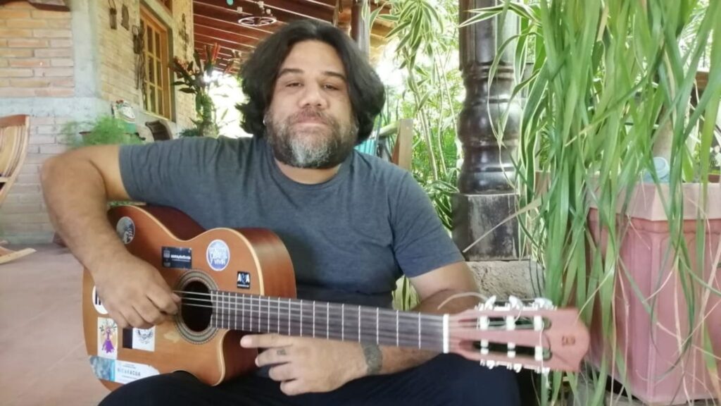 Singer Mario Ruiz goes into exile after police persecution against him