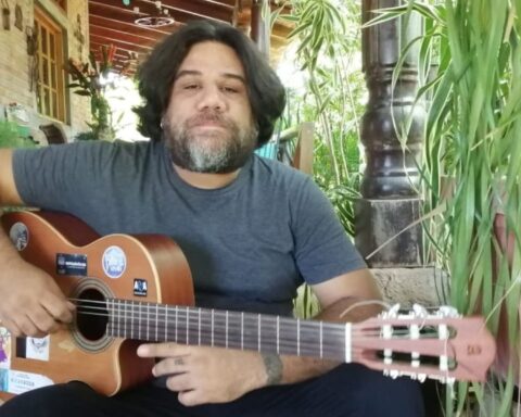 Singer Mario Ruiz goes into exile after police persecution against him