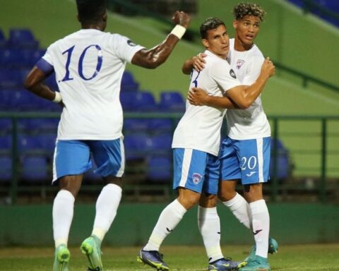 Futbolistas cubanos celebran el gol de Luis Javier Paradela en la victoria 2x0 de Cuba ante Antigua y Barbuda, en la Liga de Naciones de la Concacaf. Foto: Concacaf.