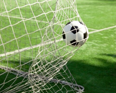 Balón de fútbol. Foto: freepik.es / Archivo.