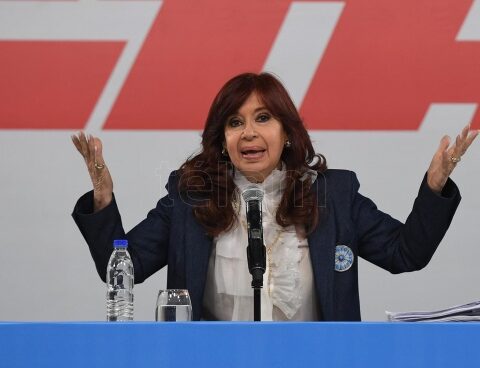 Social organizations criticized leaders for "misrepresent Cristina's words"