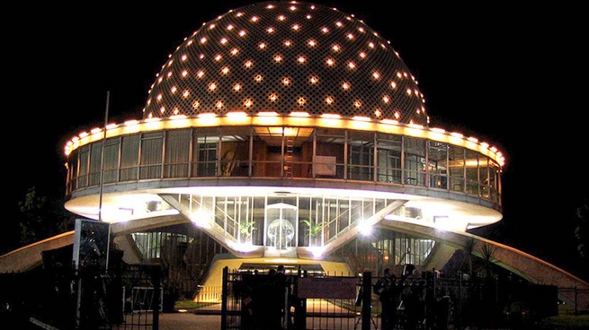 Stories of the Buenos Aires Planetarium, from the opening ovation to the technical renovation