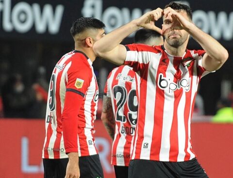 Students beat Sarmiento and is one of the leaders of the contest