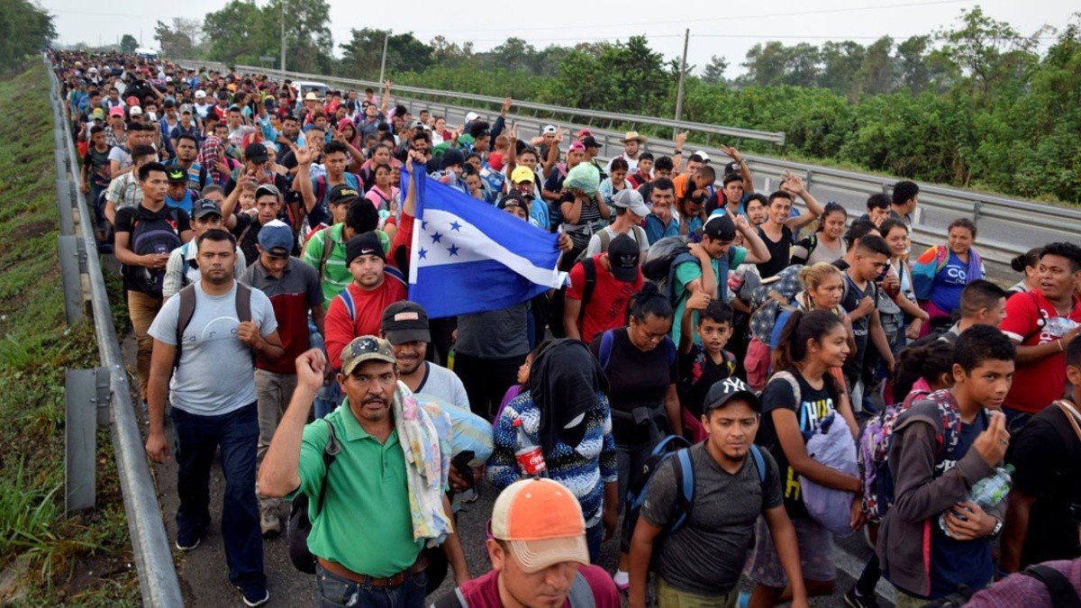 Otra caravana de indocumentados salió del sur de México este lunes rumbo a la frontera con Estados Unidos. Foto: Reuters.