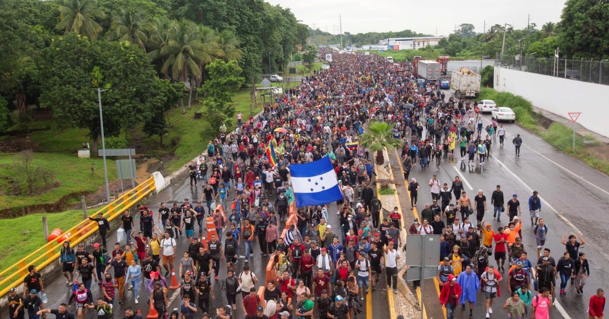 Tapachula overflows: Migrants cannot resist precarious waiting conditions and walk towards the northern border