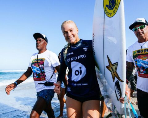 Tatiana Weston-Webb reaches Rio Pro semifinals in Saquarema