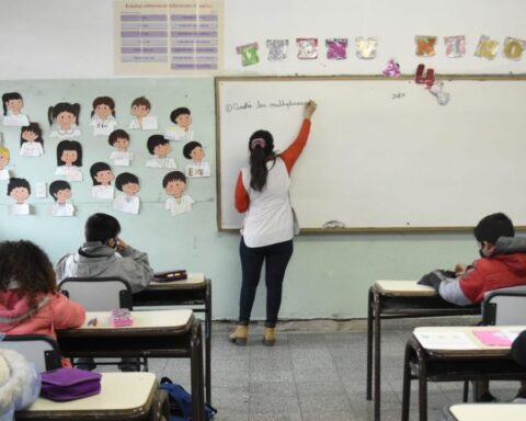 Teachers will receive a salary increase of 60.8% in four tranches