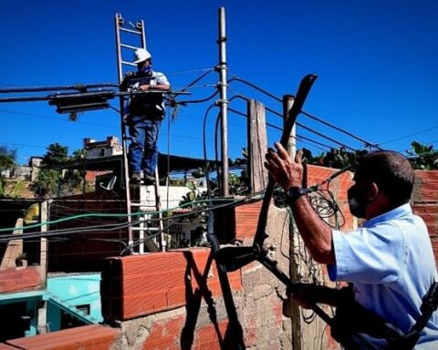 Technical Communication Tables are deployed to serve the people in Lídice