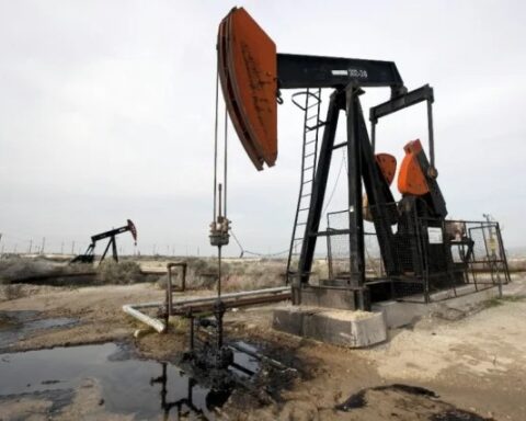 Texas oil falls 0.3% and closes at 118.50 dollars a barrel