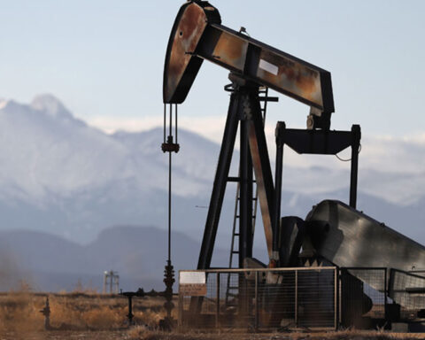 Texas oil falls and costs 118.93 dollars