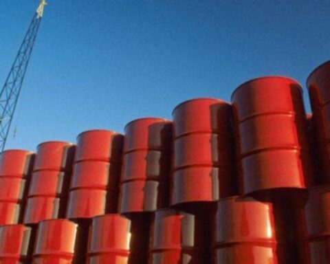 El petróleo de Texas abre con una bajada del 1,29 %, hasta 116,07 dólares