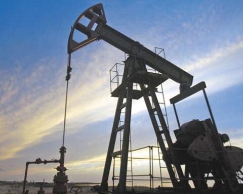 El petróleo de Texas abre con una subida del 1,89 %, hasta 106,25 dólares