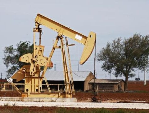 El petróleo de Texas abre con una bajada del 6,30 %, hasta 102,62 dólares