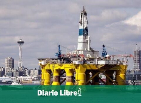 Texas oil remains above $117