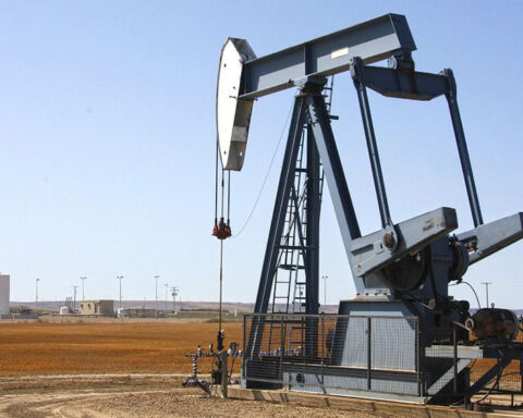 Texas oil rises 0.51% and closes at 115.26 dollars