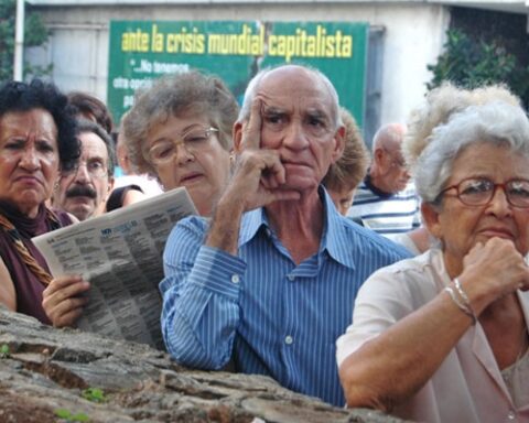 fidelistas cuba ancianos tercera edad adulto mayor viejos envejecimiento coronavirus salud pandemia