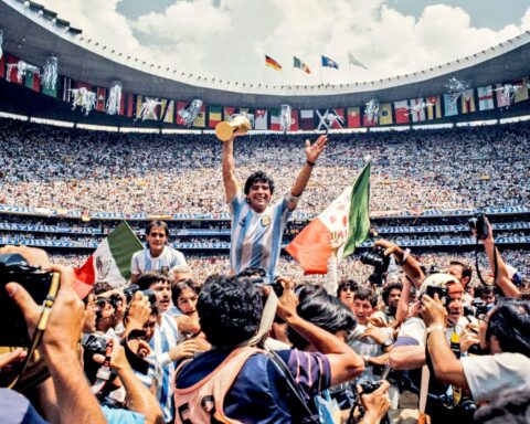 The Azteca, temple of soccer, enlarges its legend
