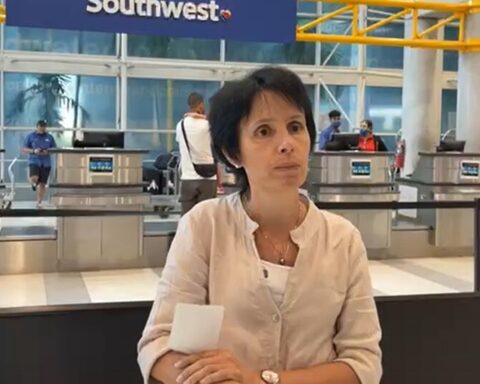 The Cuban regime prevents activist Omara Ruiz Urquiola from entering the country