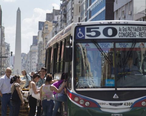 The Government evaluates raising the City bus ticket by 40%