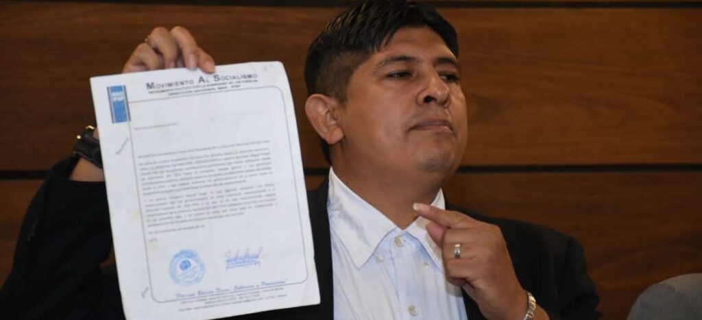 The MAS reacts and prosecutes Cuéllar for allegedly using falsified documents in his complaint