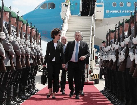 The President goes to the Summit of the Americas to "defend" Latin American unity