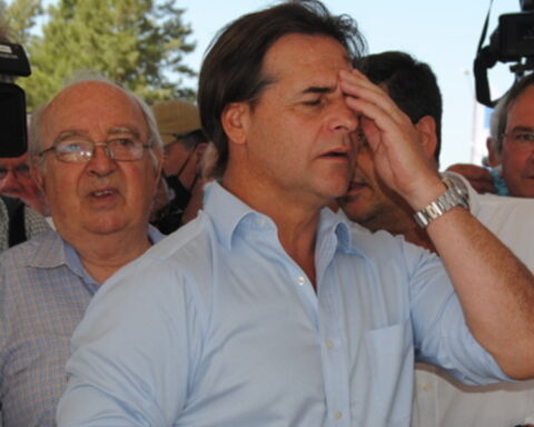 The President of the Republic, Luis Lacalle, has just reported that he has Covid