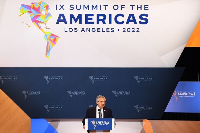 The President participates in the closing of the Summit of the Americas and returns to Argentina