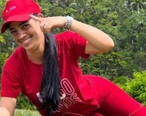 The UJC "free" to the political commissioner who celebrated the dismissal of the director of 'Alma Mater'