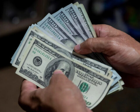 The fall of the dollar in Uruguay and the record price in Argentina