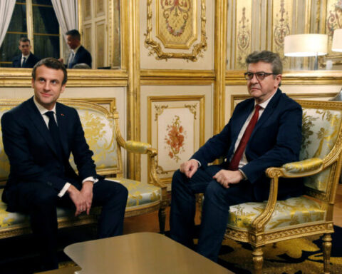 The left narrowly wins the Macron alliance in the legislative elections, according to projections