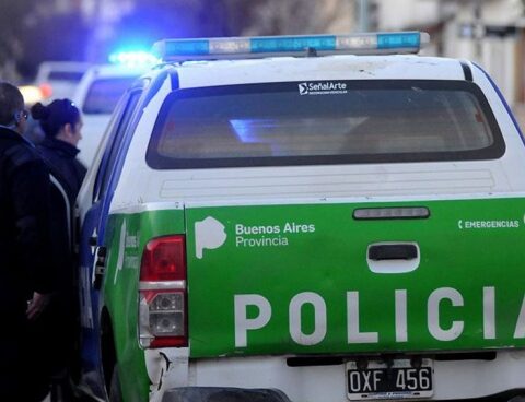 The old man found handcuffed in his house in Villa Ballester died asphyxiated