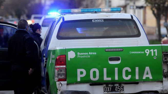 The old man found handcuffed in his house in Villa Ballester died asphyxiated