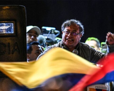 The third time lucky;  Gustavo Petro will govern Colombia from August