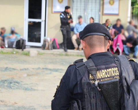 They arrest eight 'coyotes' in Guatemala who were transferring a group of 47 Cubans