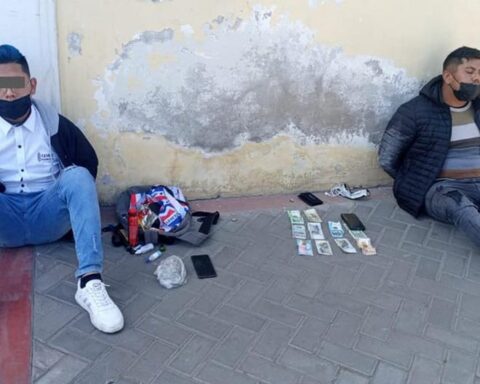 They arrest two subjects who fall with marijuana in Mariano Melgar