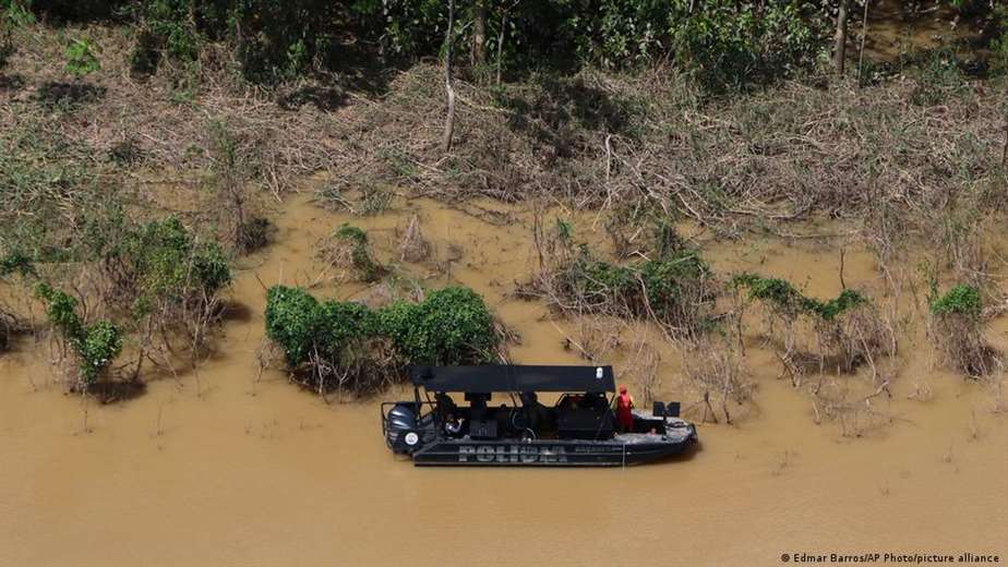 They compare genetic samples with DNA of the two disappeared in the Amazon