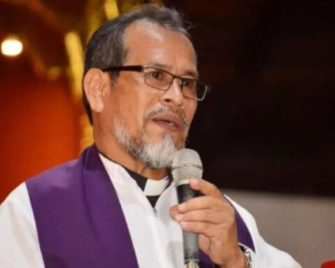 They decree preventive detention against the priest Manuel Salvador García