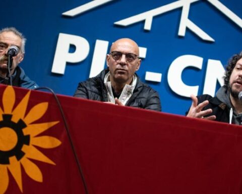 They deliver to the PIT-CNT files seized by the Armed Forces on the General Strike of '73