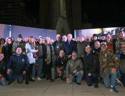 They distinguish ex-combatants from Malvinas in the National Monument to the Flag
