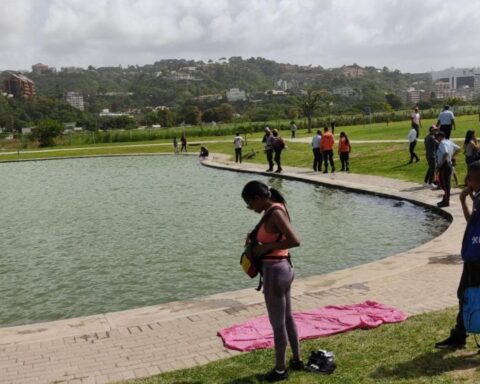 They find the body of a teenager in the lake of Simón Bolívar Park