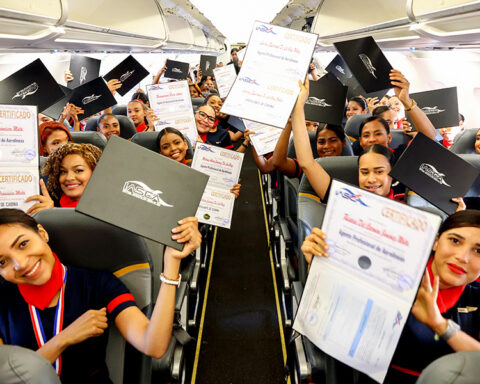 They graduated 100 students in one-hour flight