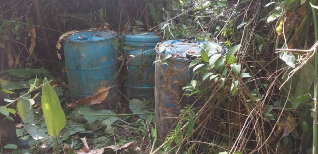 They locate 2,000 liters of gasoline near a clandestine runway in Zulia