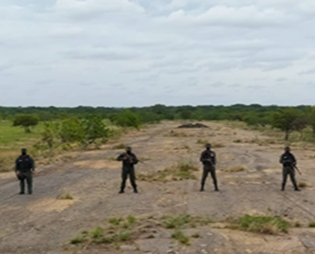 They locate a clandestine track in Las Mercedes del Llano